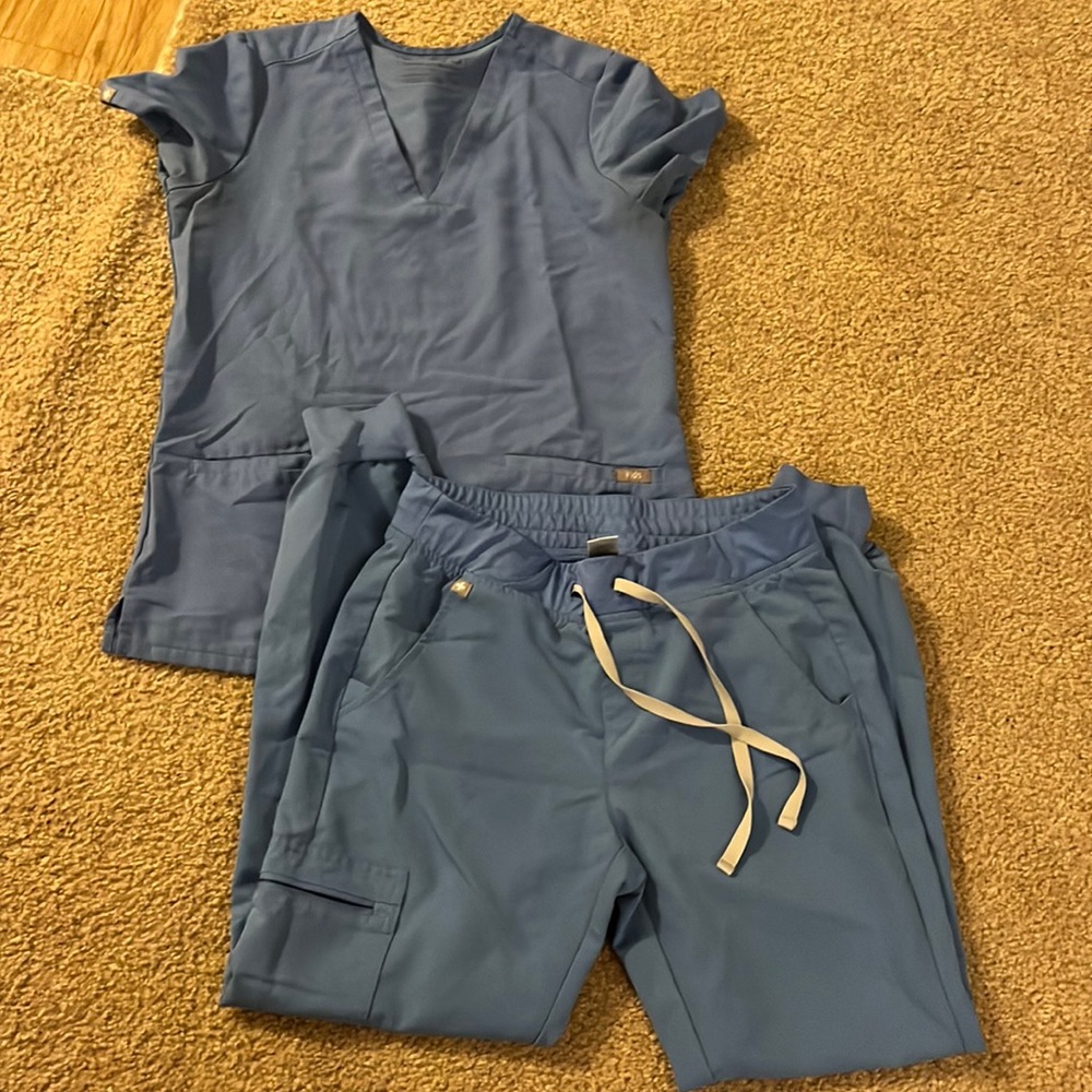 FIGS ceil blue scrub set XS/S